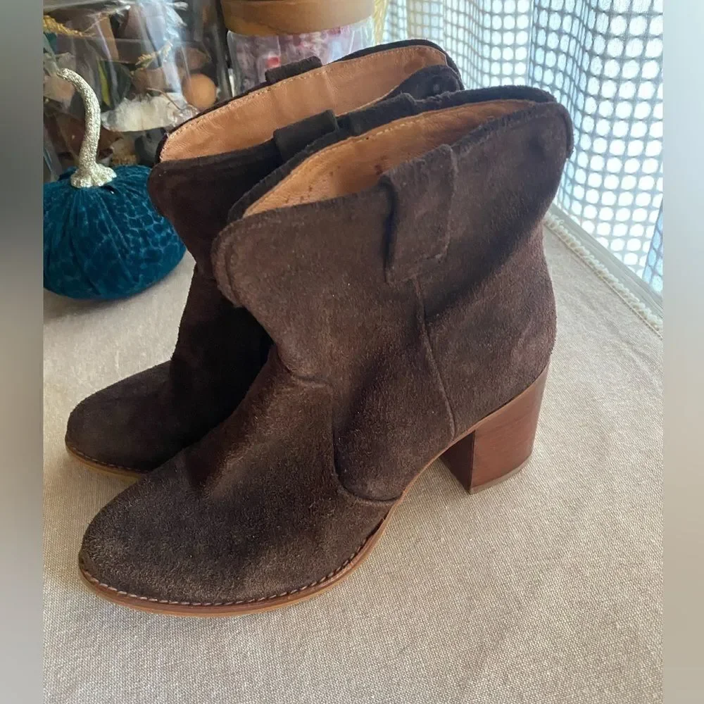 Urban outfitters brown women's boots size 37